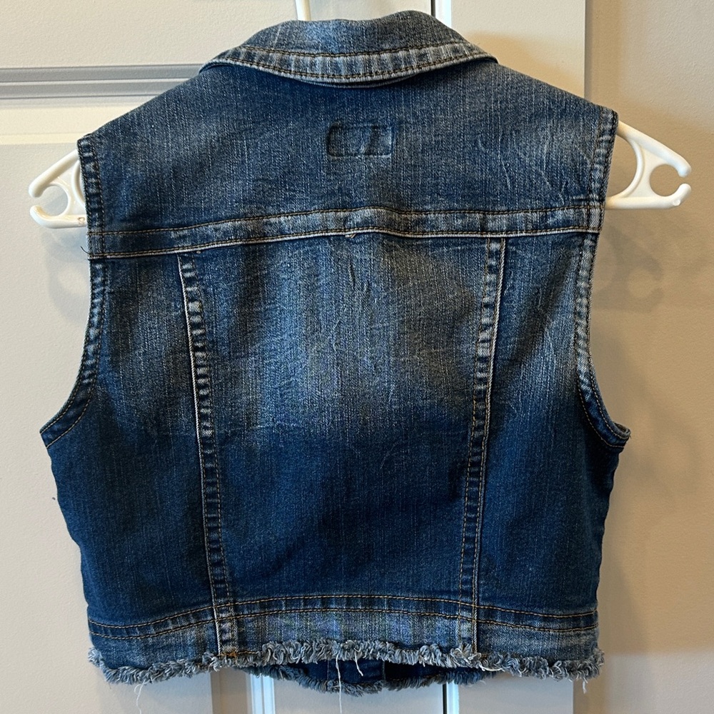 2/$20 Denim MUDD VEST Sleeveless DISTRESSED ROUGH EDGED HEM SZ MED - Picture 5 of 10